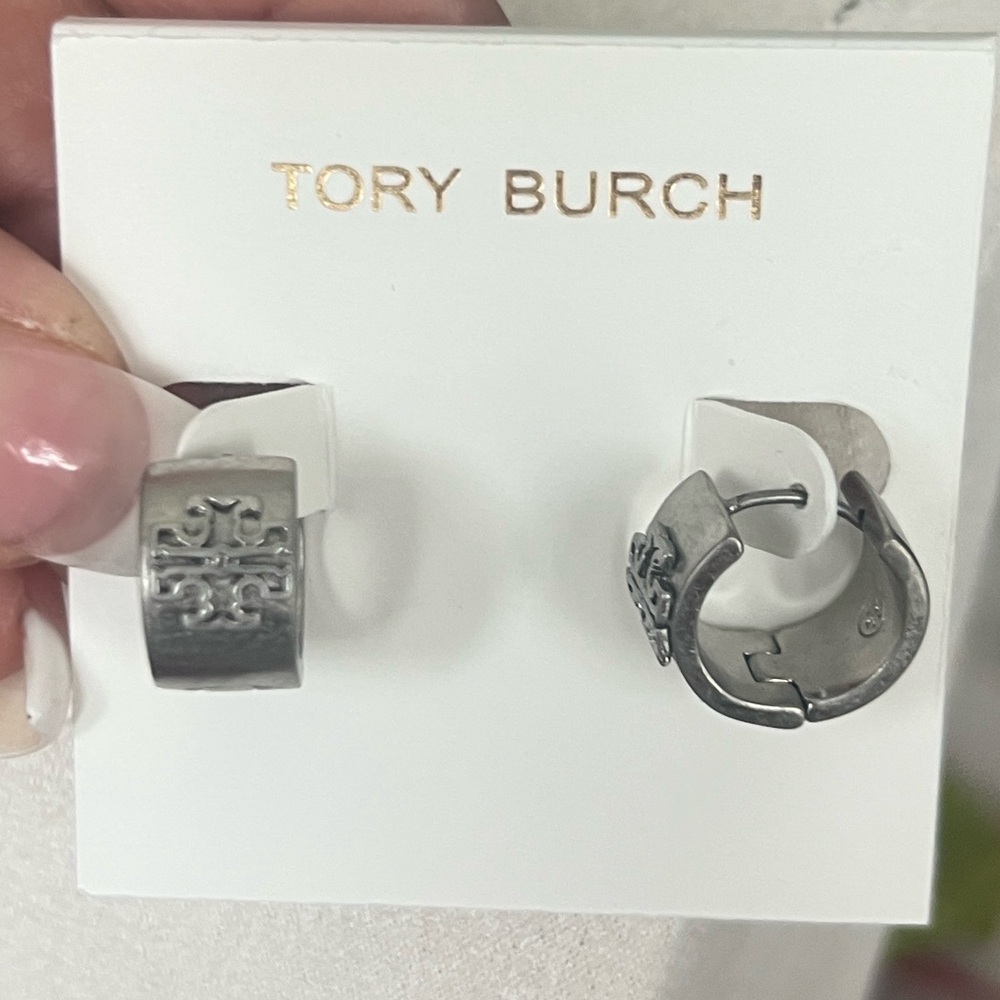 Tory Burch Britten logo wide huggie earrings in silver matte tone
